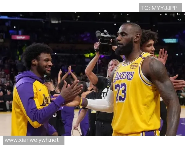 湖人首秀攻守打崩！角色球员引得分匮乏，防守无任何体系可言！