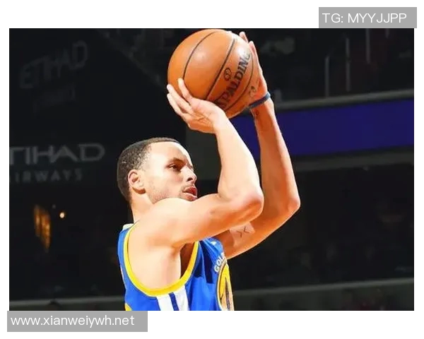 库里:我推荐别人学克莱的投篮 我的投篮不标准但能让我快速出手 库里:我推荐别人学克莱的投篮 我的投篮不标准但能让我快速出手