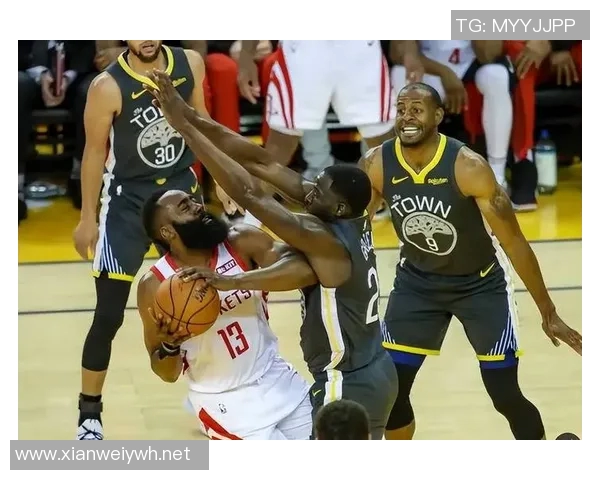 队记:勇士声称不想让追梦打五但近5场有4场如此 他们排很多怪阵 队记:勇士声称不想让追梦打五但近5场有4场如此 他们排很多怪阵